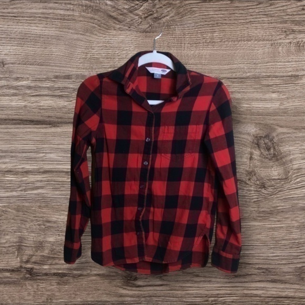 🎈3/$20! 
Old navy red and black buffalo plaid flannel button down shirt. XS